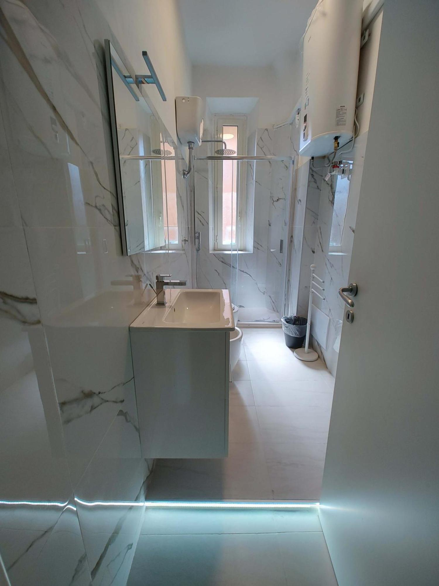 Vivirome - 2 Bedrooms Apartment - San Giovanni Bagian luar foto